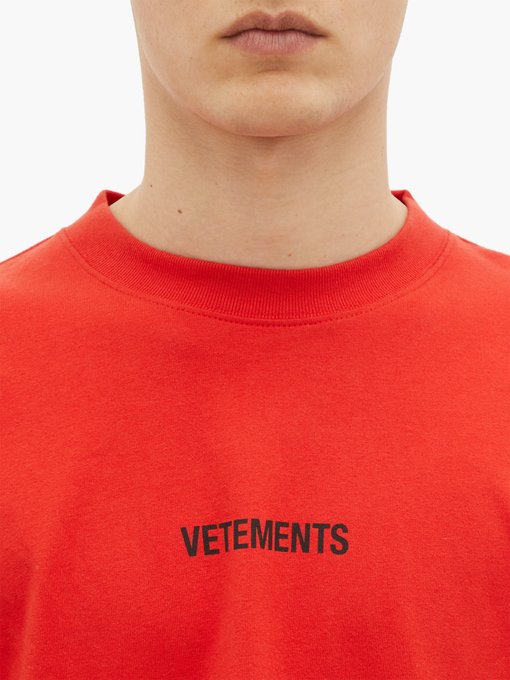 vetements red t shirt