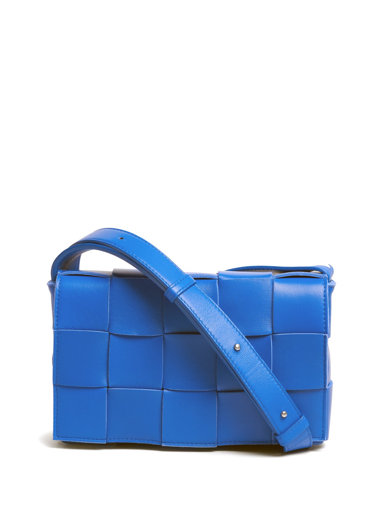 BOTTEGA VENETA Cassette small Intrecciato-leather cross-body bag comes in cerulean blue. It has an adjustable wide cross body strap, front flap and a woven leather front. 