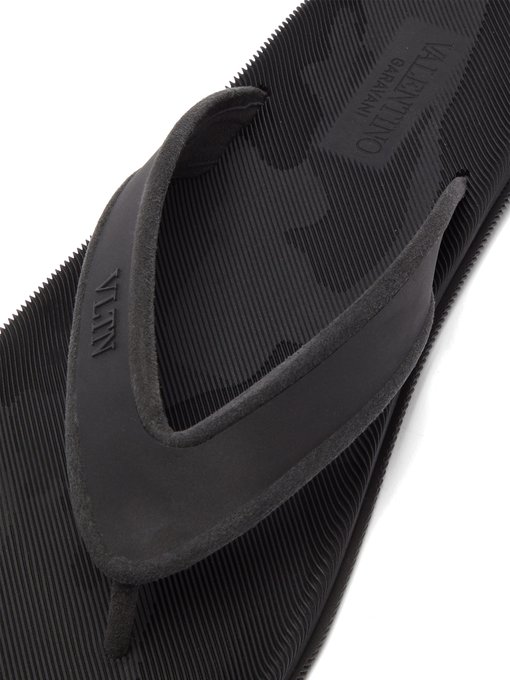 Camouflage-sole foam-strap flip flops 