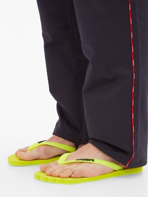 vetements flip flops