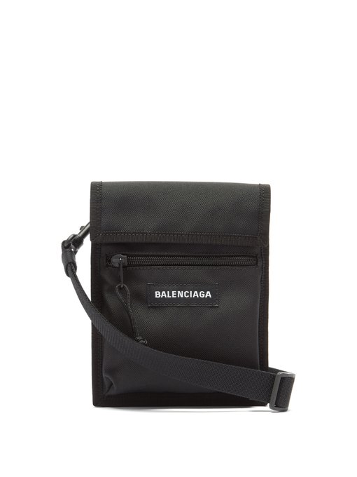 발렌시아가 파우치 Balenciaga Explorer recycled-nylon pouch