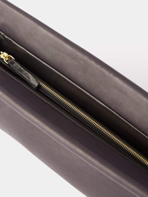 Sienna Clutch Black in Leather – The Row