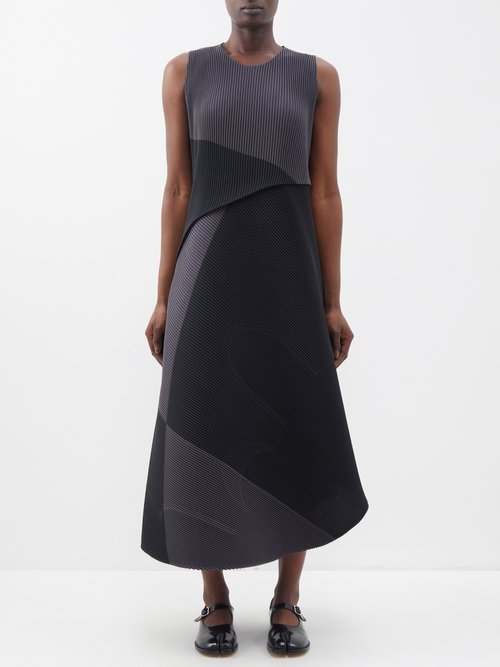 Issey Miyake - Bi-colour Technical-pleated Jersey Midi Dress - Womens - Black Grey