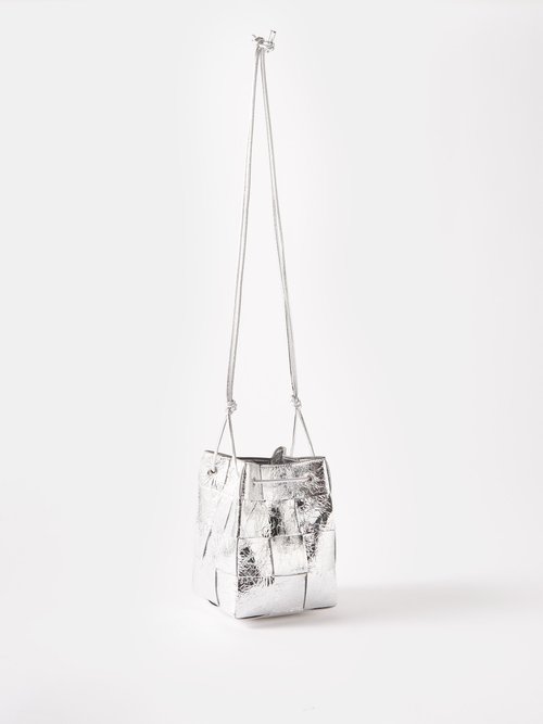 Botte 8820 natural saze Leather cassette bucket bag ( Celebrity