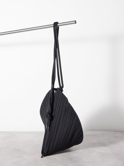 PLEATS PLEASE ISSEY MIYAKE + Leaf Large Technical-Pleated Shoulder Bag