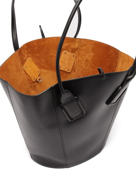 Basket large leather tote bag