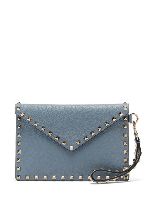 Rockstud grained-leather envelope pouch