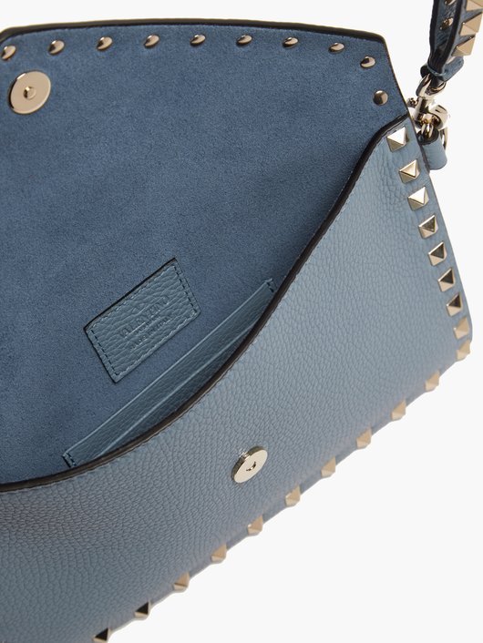 Rockstud grained-leather envelope pouch