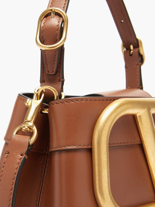 Supervee leather bucket bag