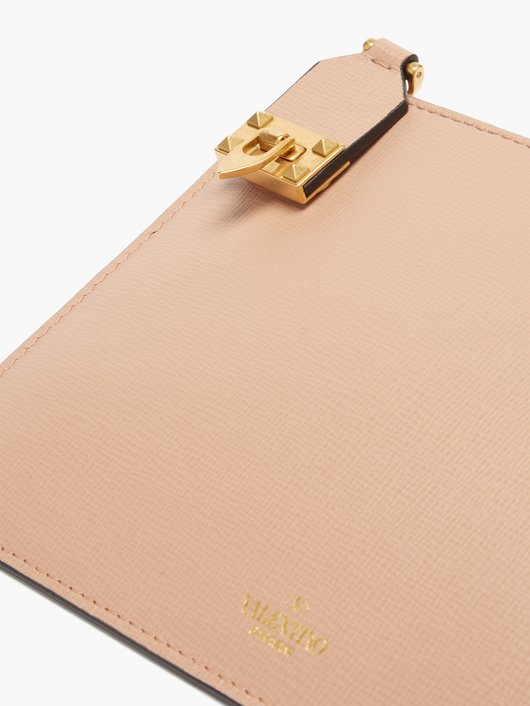 Rockstud grained-leather pouch