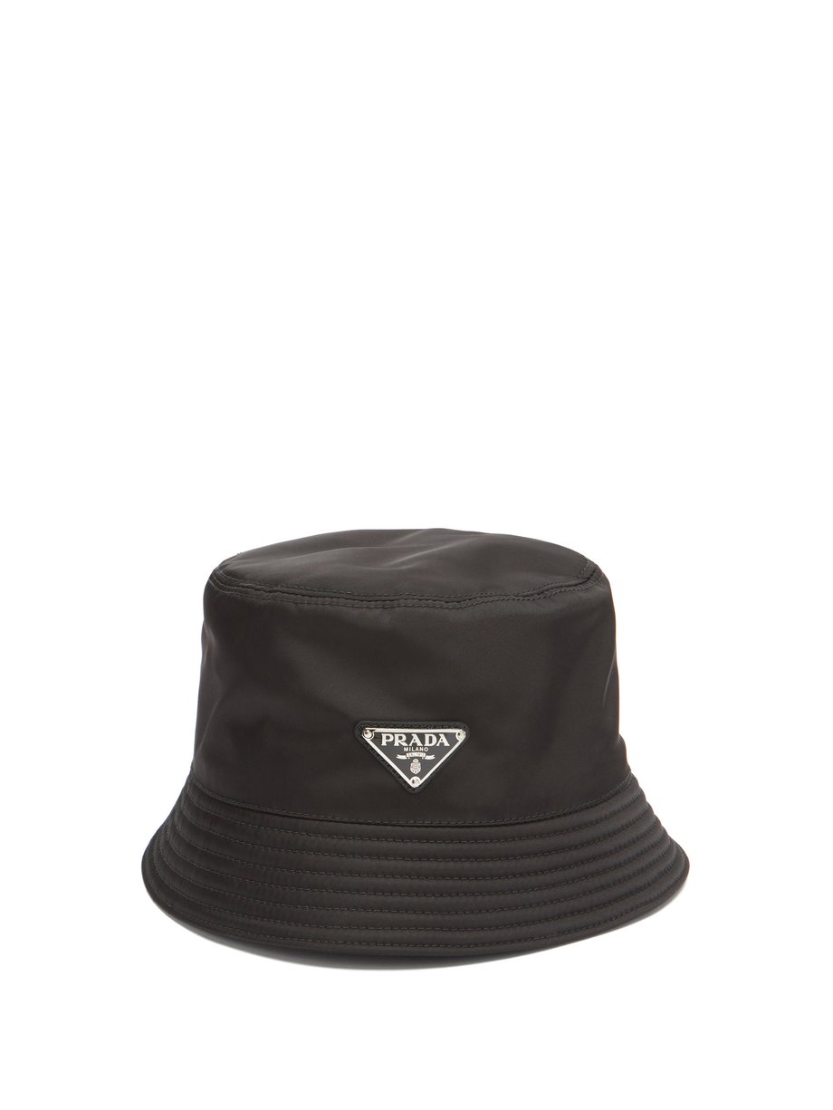 Prada Black Triangle logo-plaque Re-Nylon bucket hat | 매치스패션, 모던 럭셔리 온라인 쇼핑