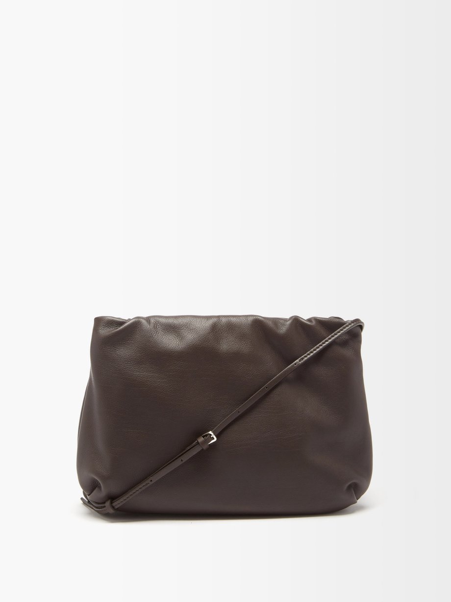 The Row The Row Bourse leather clutch bag Brown｜MATCHESFASHION（マッチズファッション)