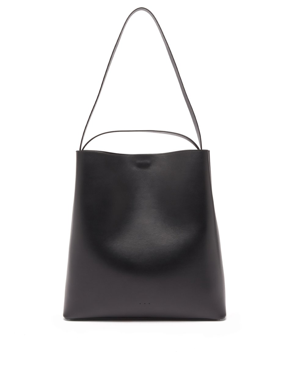 Aesther Ekme Black Sac leather shoulder bag | 매치스패션, 모던 럭셔리 온라인 쇼핑