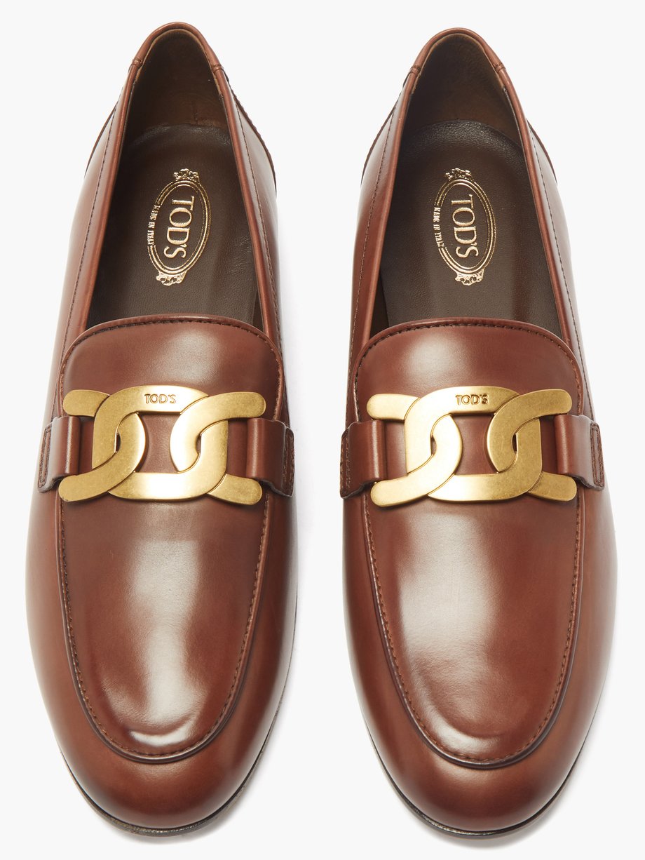 Tod's Brown Kate chain-embellished leather loafers | 매치스패션, 모던 럭셔리 온라인 쇼핑