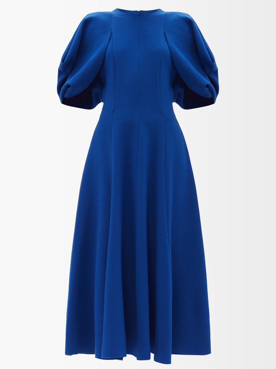 Roksanda ロクサンダ アデル ケープスリーブ クレープドレス ブルー｜MATCHESFASHION（マッチズファッション)