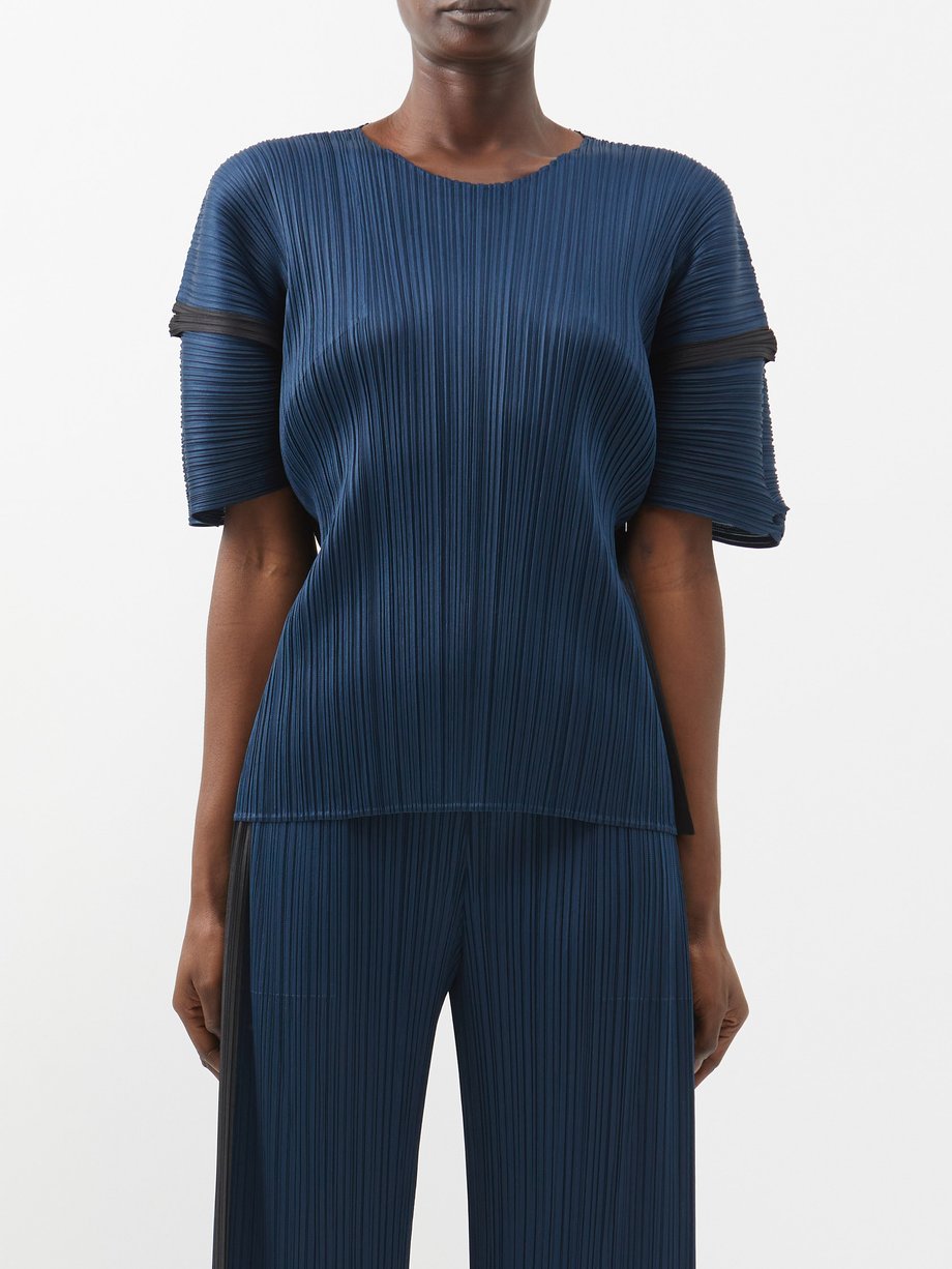 Layered sleeve technical-pleated top