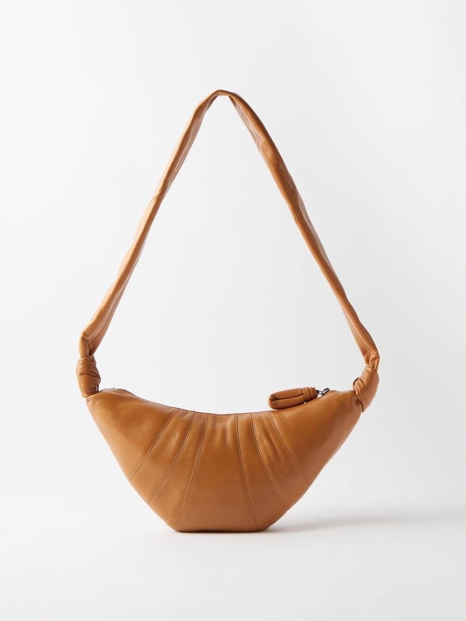 Lemaire Lemaire Croissant small leather belt bag Tan｜MATCHESFASHION（マッ ...