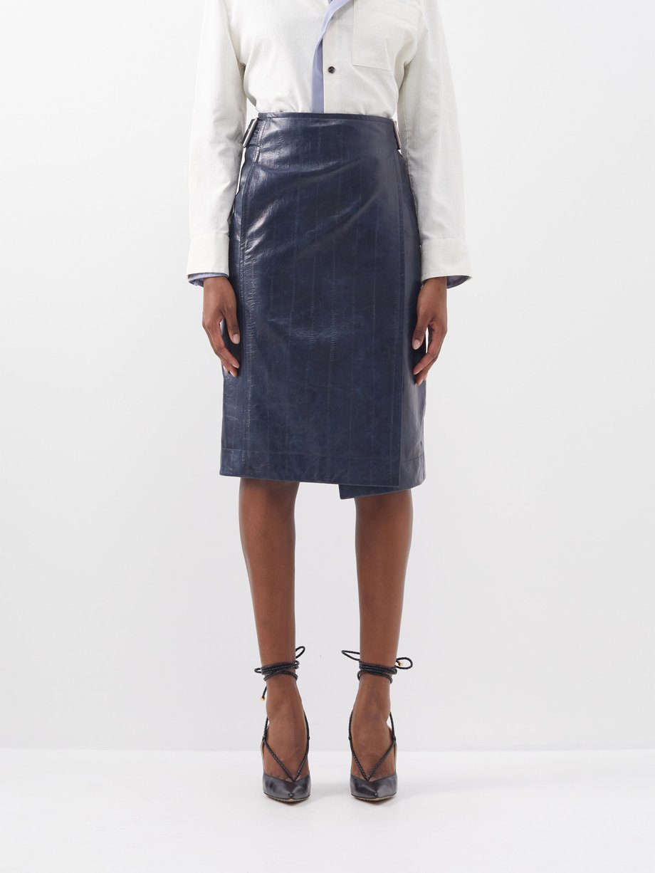 Bottega Veneta Navy Belted crinkled-leather pencil skirt | 매치스패션, 모던 ...