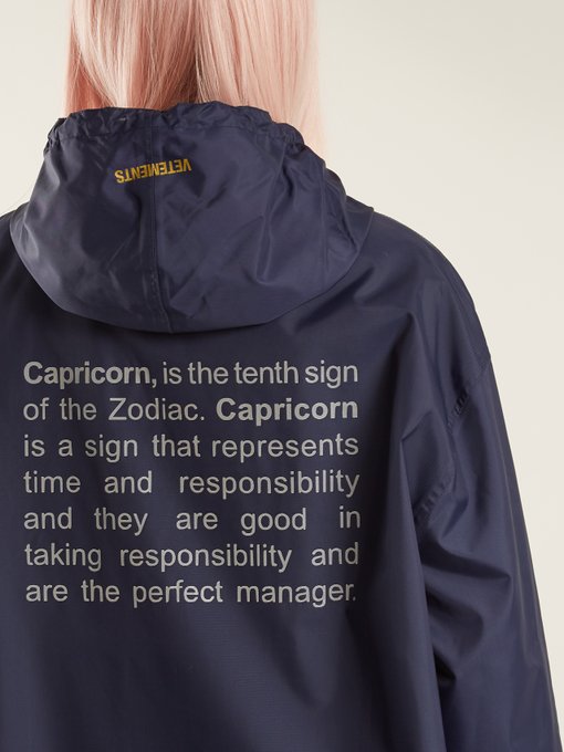 Horoscope Capricorn hooded raincoat展示图