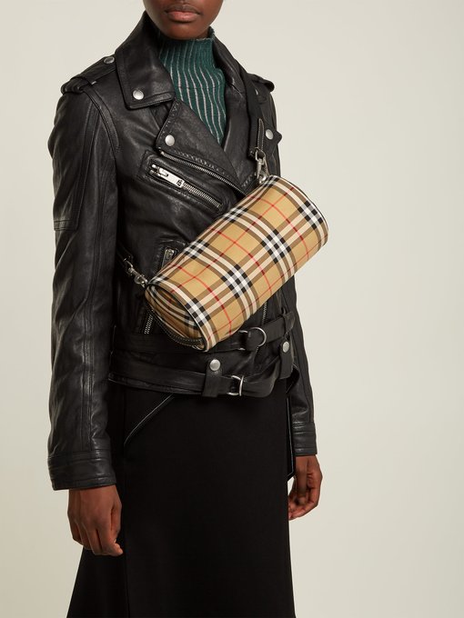 burberry kennedy small vintage check barrel bag