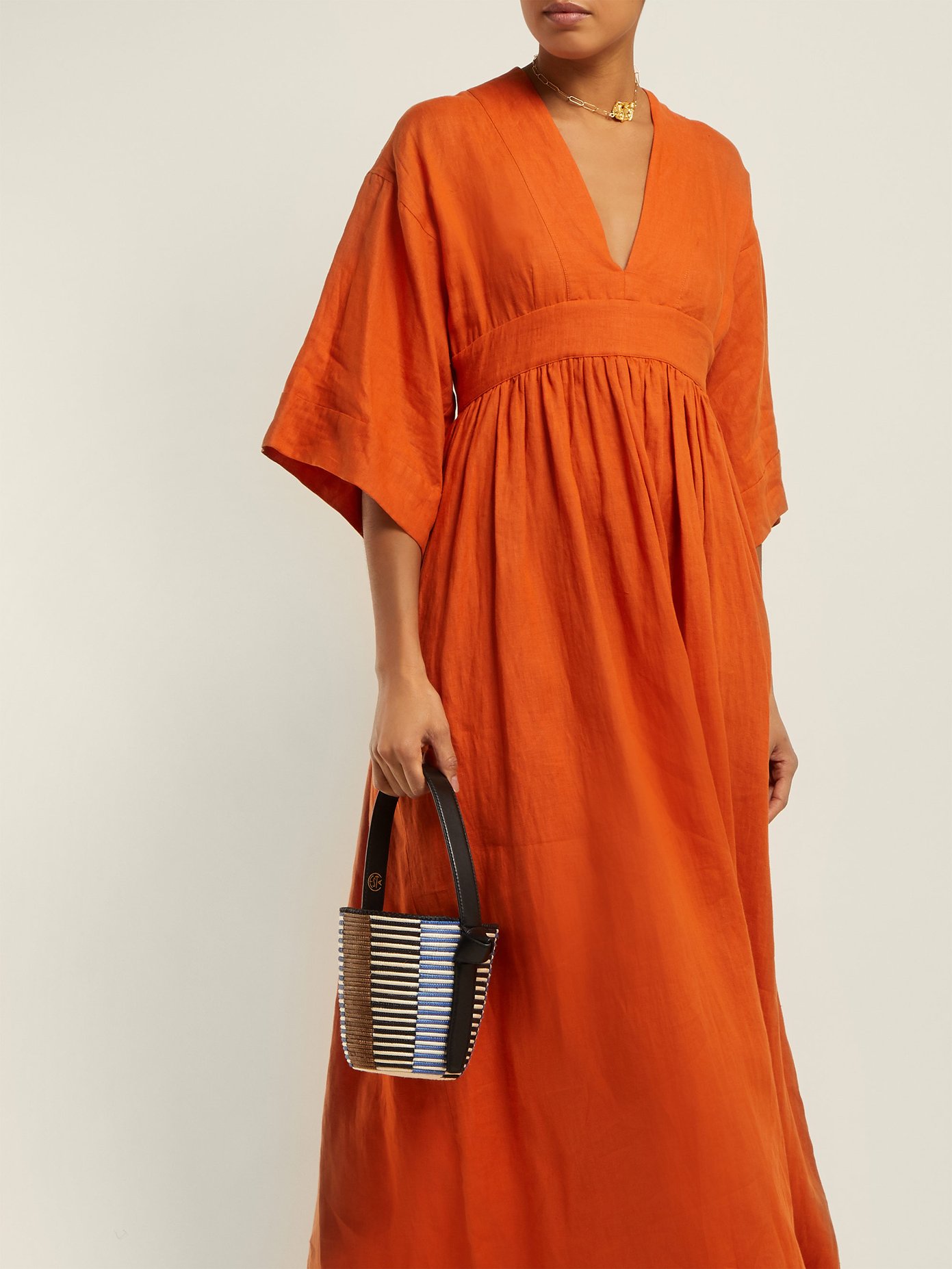 Summer Wardrobe Essential: The Woven Bucket Bag - the edge of simple