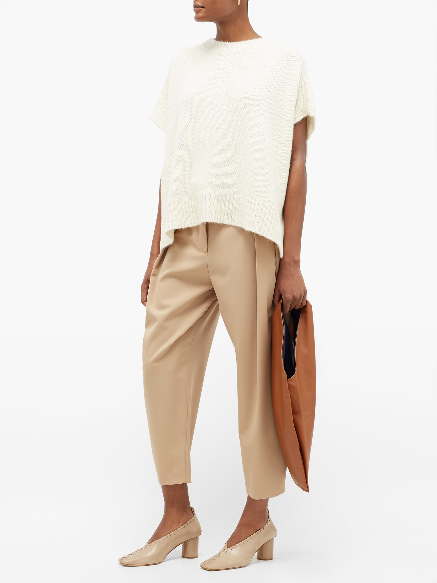 https://assetsprx.matchesfashion.com/img/product/outfit_1326580_1_zoom.jpg