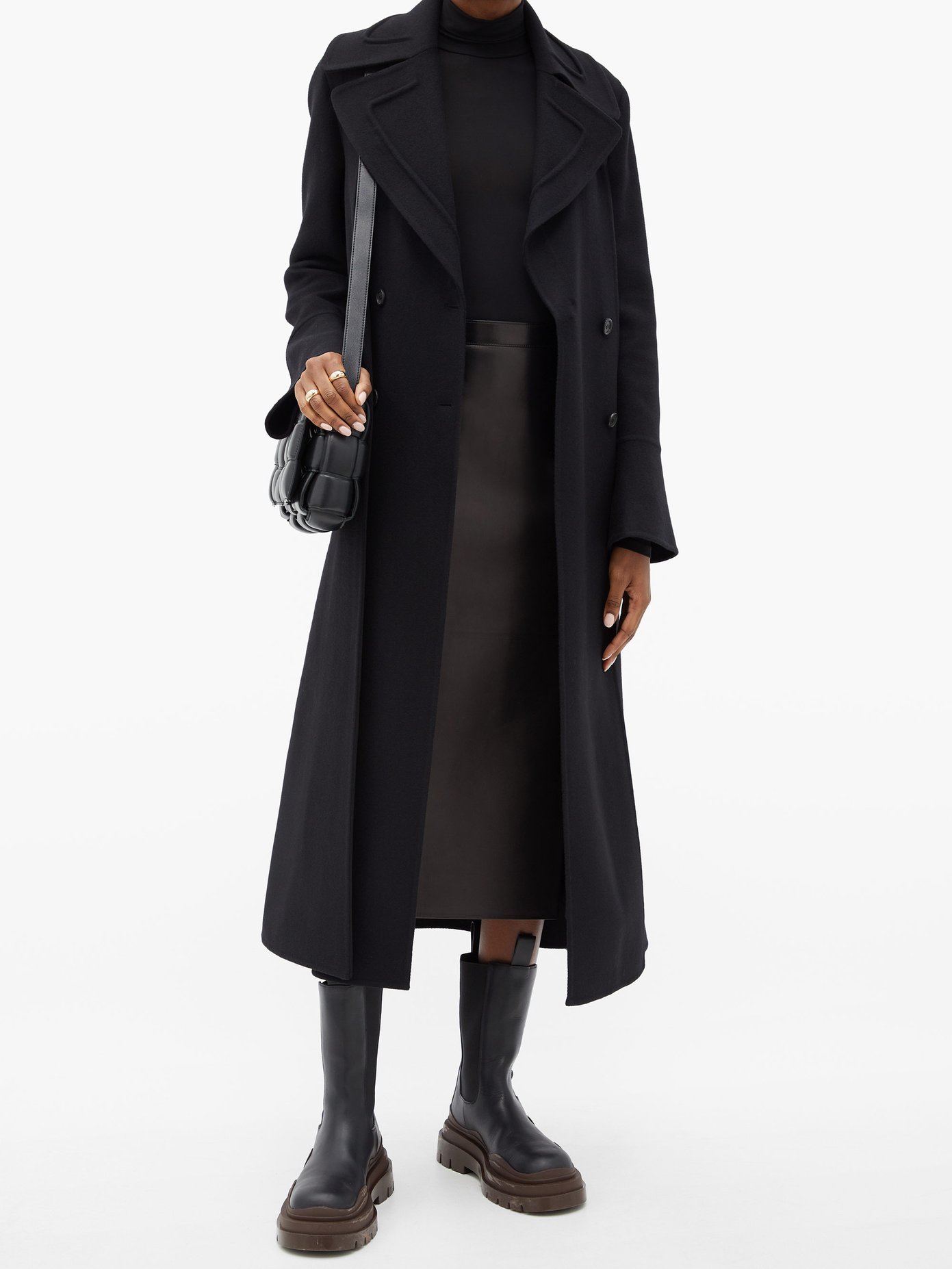 https://assetsprx.matchesfashion.com/img/product/outfit_1382150_1_zoom.jpg